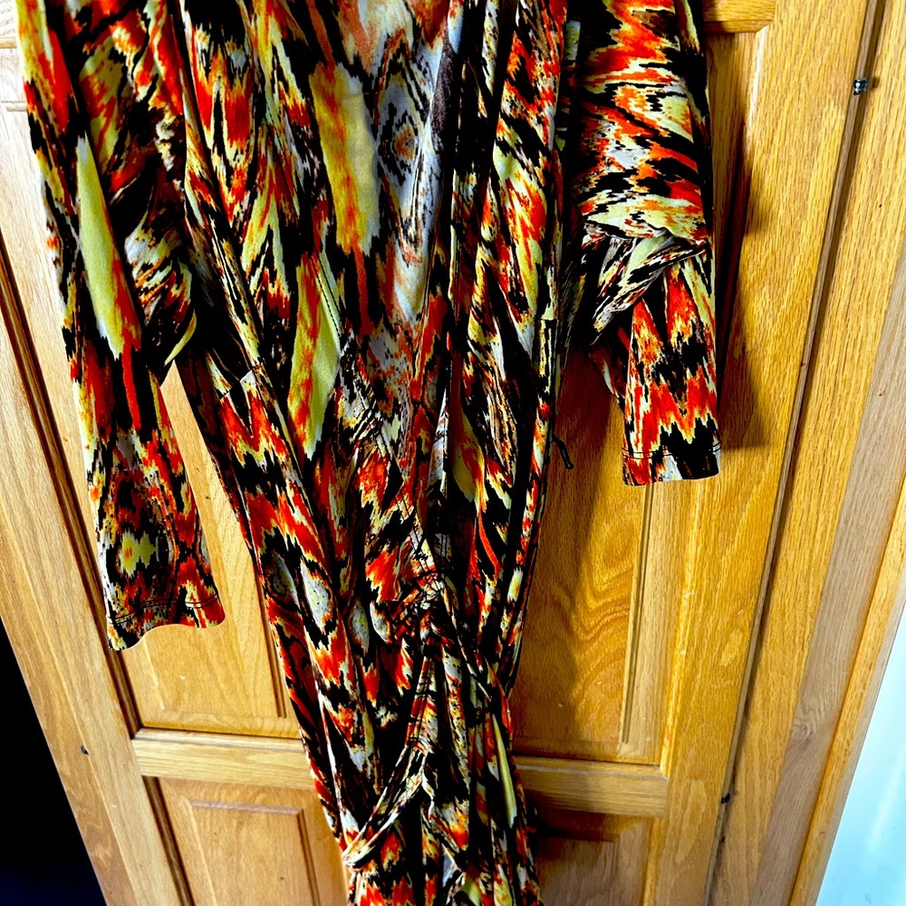 - Emma & Michelle wrap dress. Perfect for fall!! 🌽 🎃 🍁